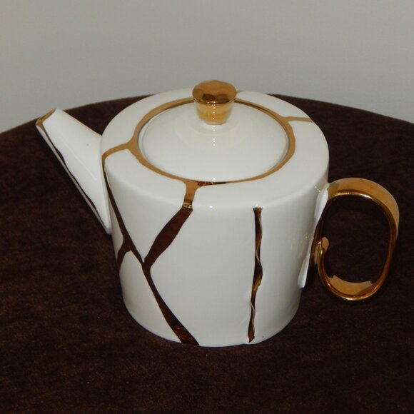 Piccole Ore Porcelain Teapot w/ Lid White Gold Trims New - Picture 3 of 11